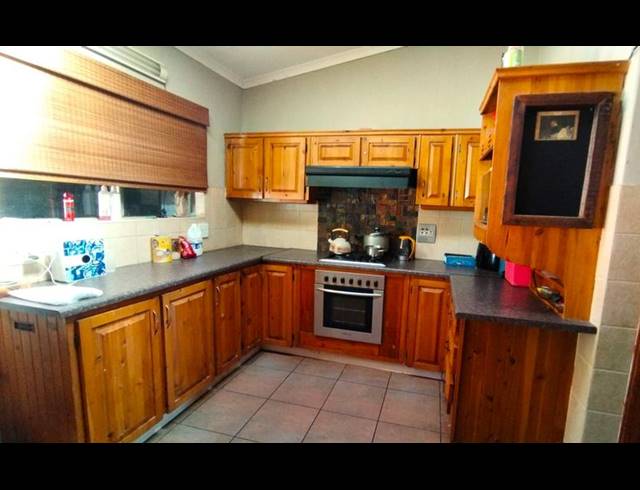 3 BEDROOM HOUSE FOR SALE IN PRESTBURY